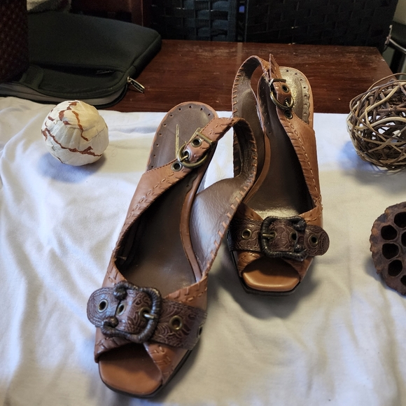 Brown Sandal Wedges Vince Camutto with Design - Picture 9 of 12